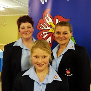 Die gedugte Dame WP-span, met voor Karla Rautmann en agter vlnr Juanita van Zyl en Amanda van Staden